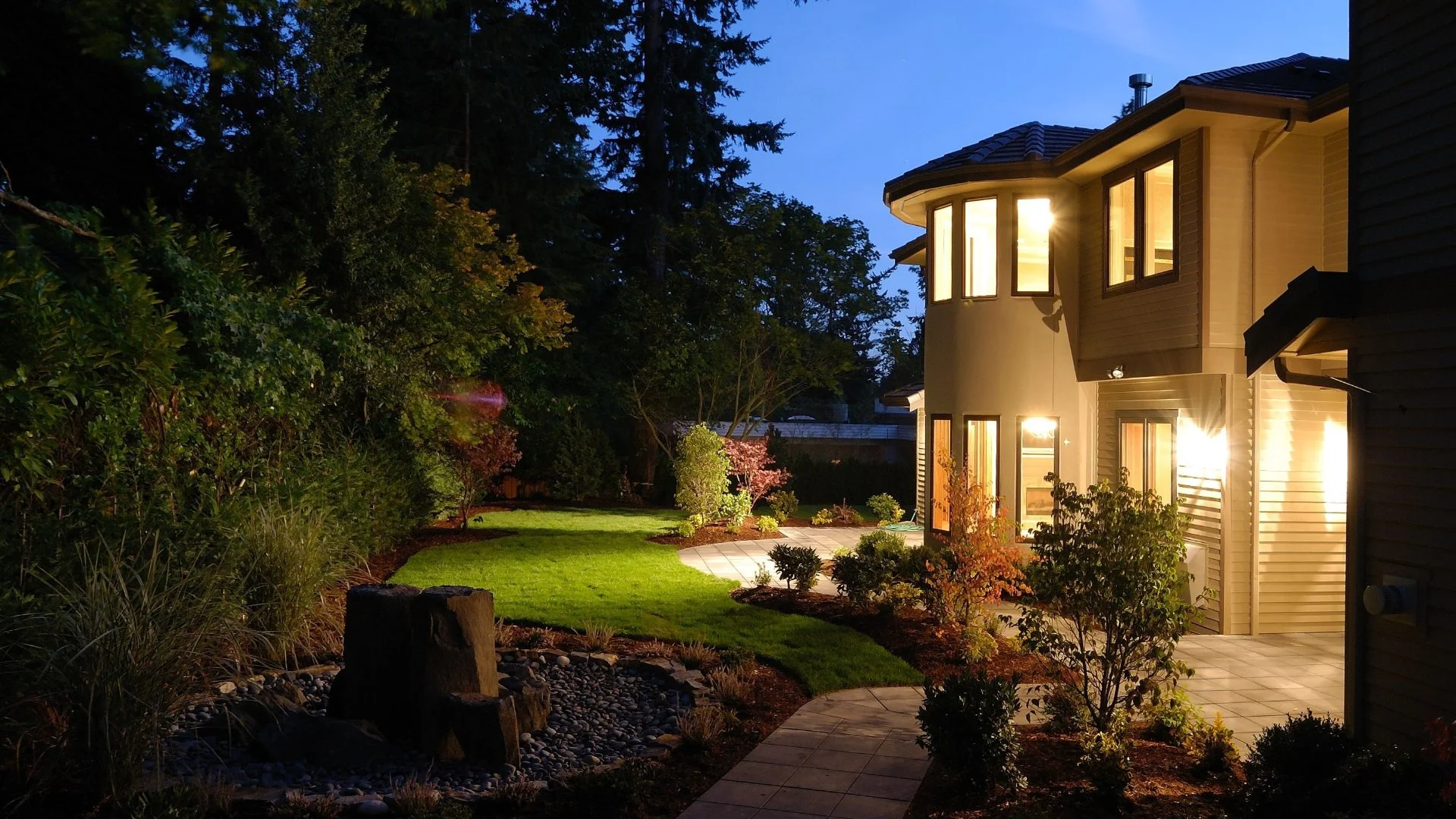 Investing in Landscape Lighting? Make Sure It’s Connected to Bluetooth!