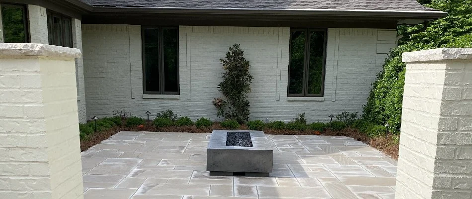 Inner courtyard with a fire pit in Northfield, KY.